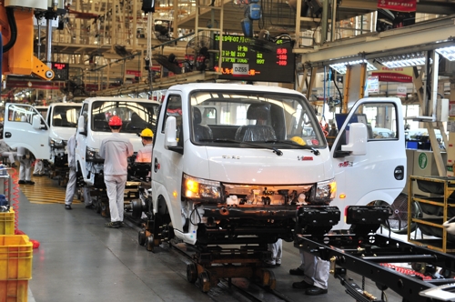 Dongfeng trucks achieve mass production in Xiangyang.