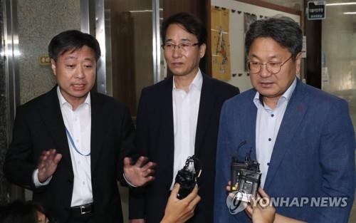 국회 찾은 강기정-윤도한