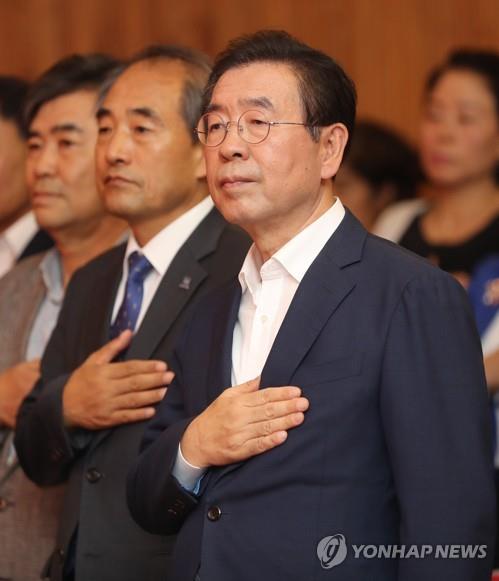 박원순 서울시장과 윤준병 JB새시대포럼 회장(가운데)