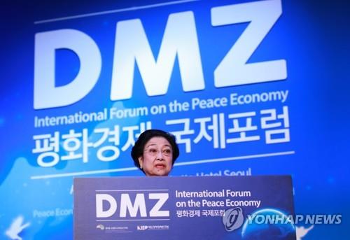 연설하는 메가와티 전 인니 대통령