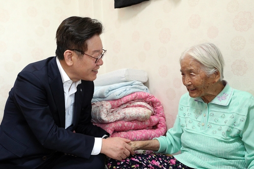 노인복지시설 방문한 이재명 지사