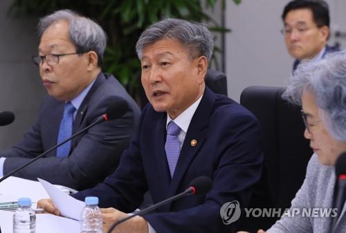 답변하는 박삼득 국가보훈처장