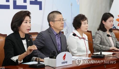발언하는 나경원 원내대표 (서울=연합뉴스) 이진욱 기자 = 자유한국당 나경원 원내대표가 14일 오전 국회에서 열린 최고위원회의에서 발언하고 있다. 2019.10.14 cityboy@yna.co.kr(끝)