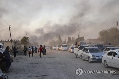 터키군 시리아 북동부 공격에 민간인 탈출 행렬