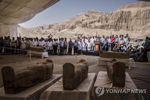 이집트 룩소르에서 발굴된 3천년 전 목관들[AFP=연합뉴스]