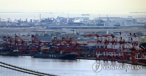 도쿄만 항구의 수출입 컨테이너 [연합뉴스 자료사진]