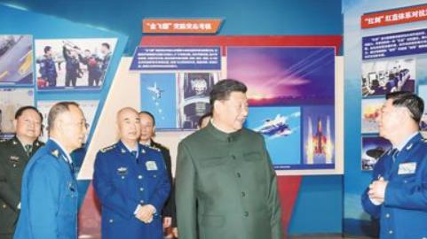 중국 공군 건군 70주년 전시회에 돌아보는 시진핑 중국 국가 주석