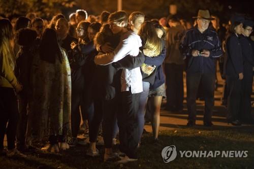 미 고교 총격사건 희생자 추모 기도회 