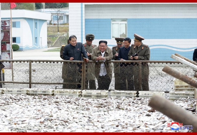 북한 김정은, 수산사업소 시찰…주민 먹거리 챙기기