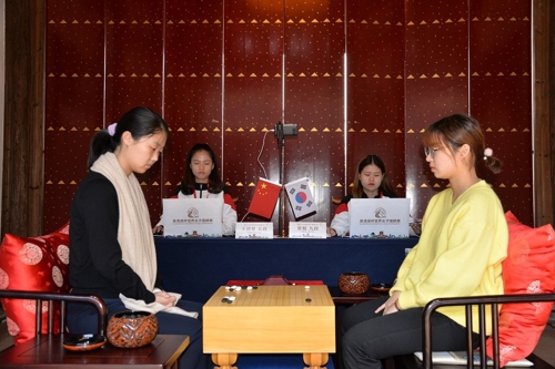최정(오른쪽) 9단과 왕천싱 5단