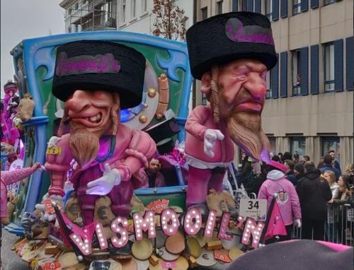 벨기에 거리에 등장한 '유대인 비하 논란' 인형
