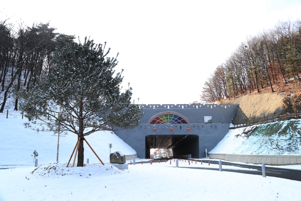 속리산 말티재 관문.