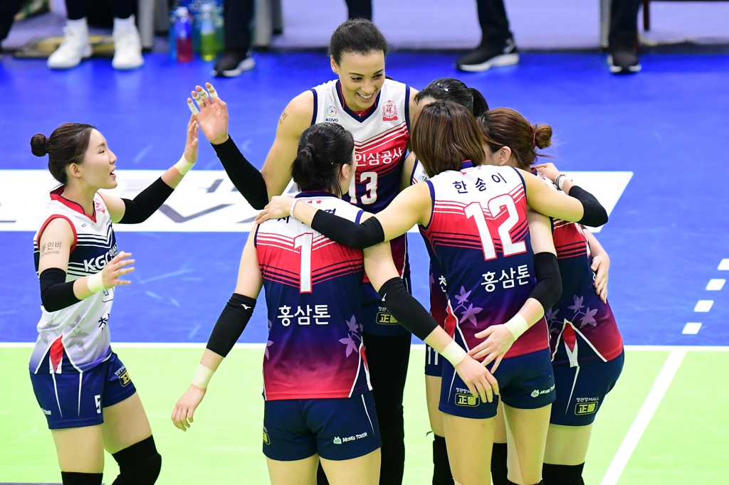 기뻐하는 KGC인삼공사 선수들