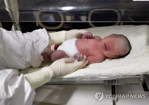 무사히 출산한 신종 코로나19 감염 중국 산모