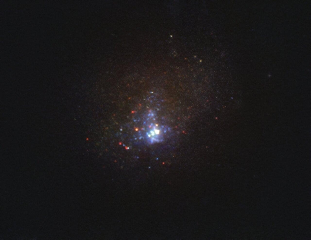 지난 2011년 허블 우주망원경의 광역카메라3으로 포착한 킨먼 왜소은하. 