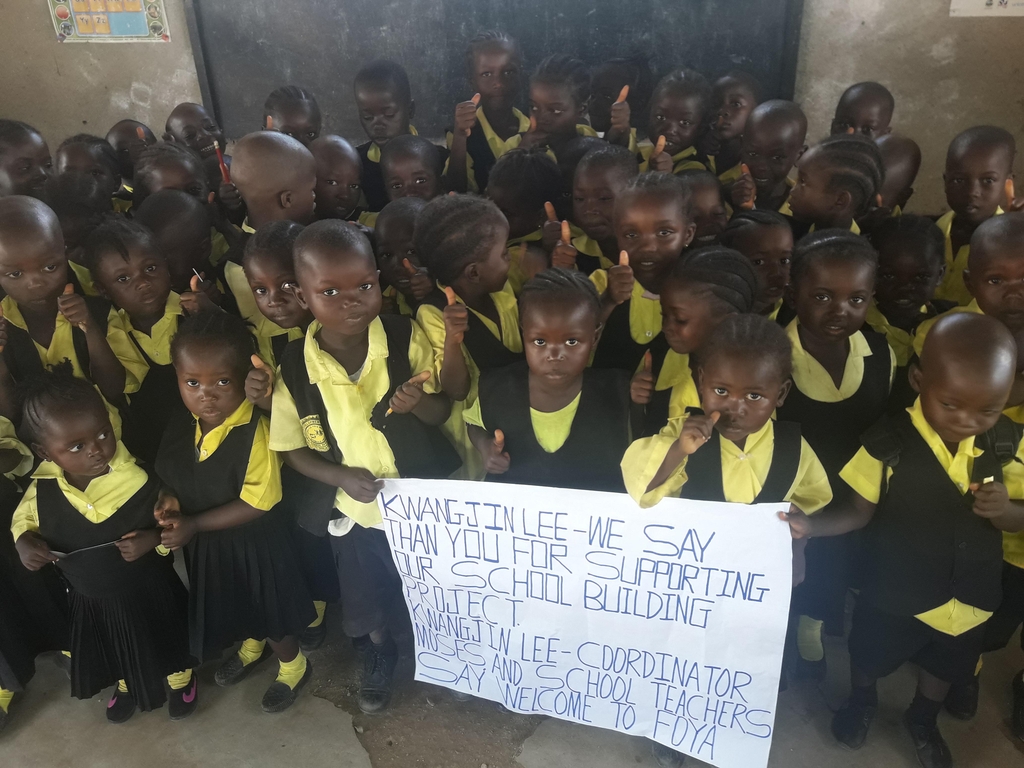 라이베리아 초등학교 후원하는 이광진 대표