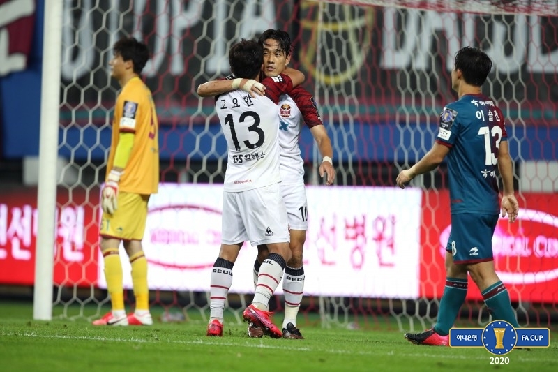 대전과의 경기에서 득점에 기뻐하는 박주영