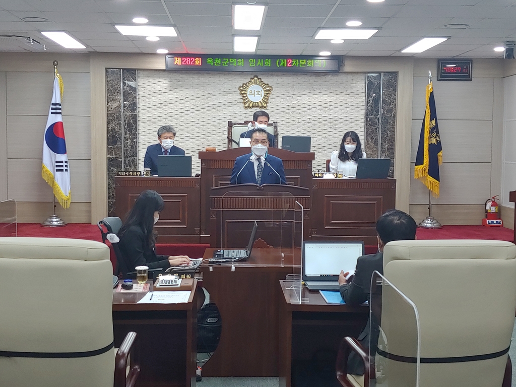 건의문 대표발의하는 유재목 부의장