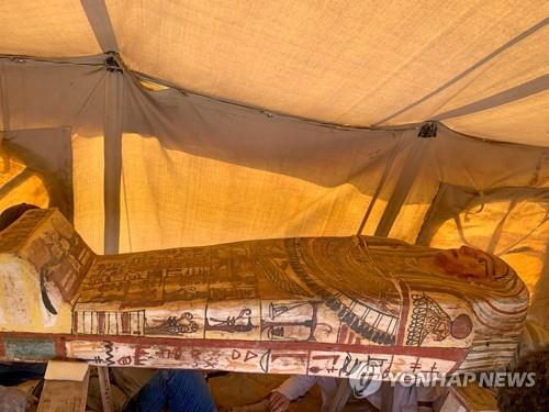 이집트 사카라 유적지에서 발견된 목관