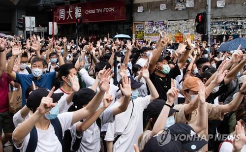 지난 7월1일 홍콩 국가보안법 제정에 반대하는 홍콩 시위대의 모습. [펜타프레스=연합뉴스 자료사진]
