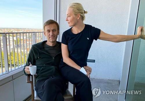 나발니가 지난 21일 인스타그램에 올린 아내와의 사진 [AFP=연합뉴스]