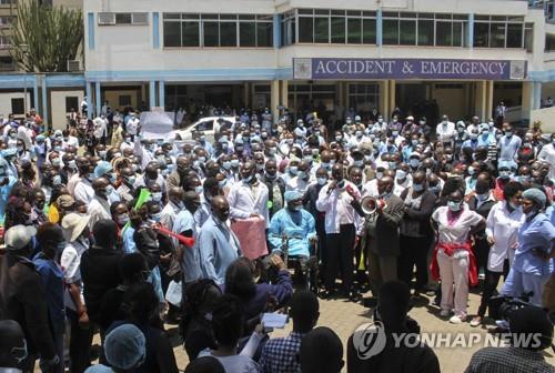 케냐 최대 국립병원 의사·간호사 5천명 '임금인상 요구' 파업