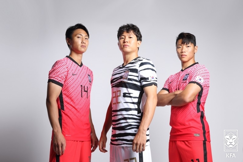 대표팀 새 유니폼 입은 백승호(왼쪽부터), 권창훈, 황희찬
