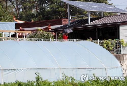 격리된 정읍 양지마을 주민