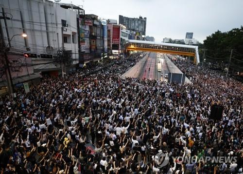 태국 방콕 까세 교차로에서 진행된 반정부 시위. 2020.10.19