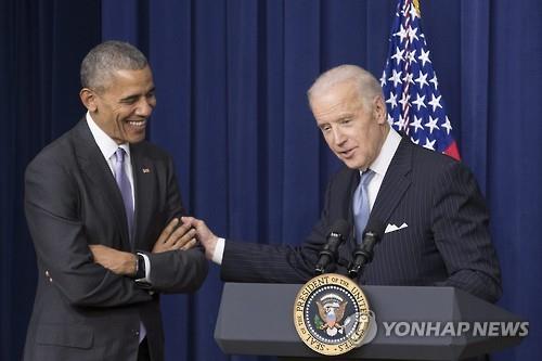 2016년 재임 당시의 오바마 대통령과 바이든 부통령(오른쪽)