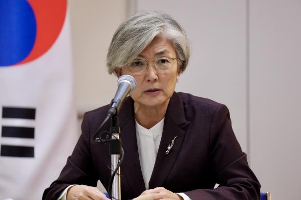 강경화 외교부장관