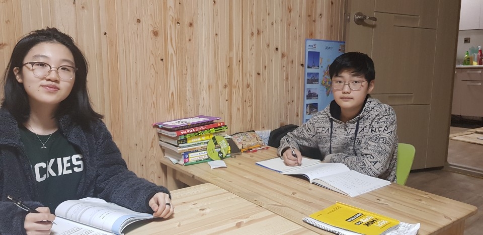 대학에 합격한 정재홍군과 김예은양