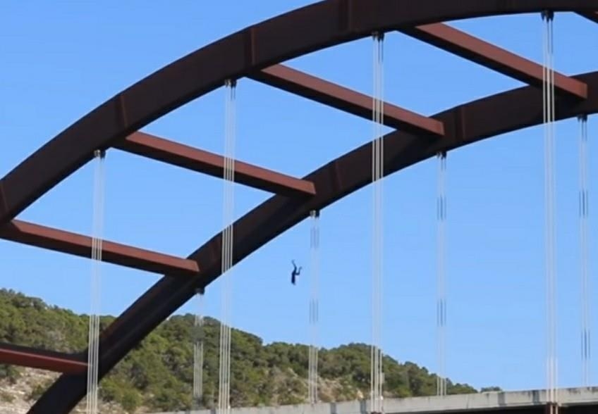 60m 다리 위에서 점프한 미국 유튜버