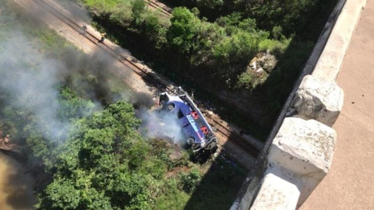 브라질 남동부서 관광버스 추락해 40여명 사상
