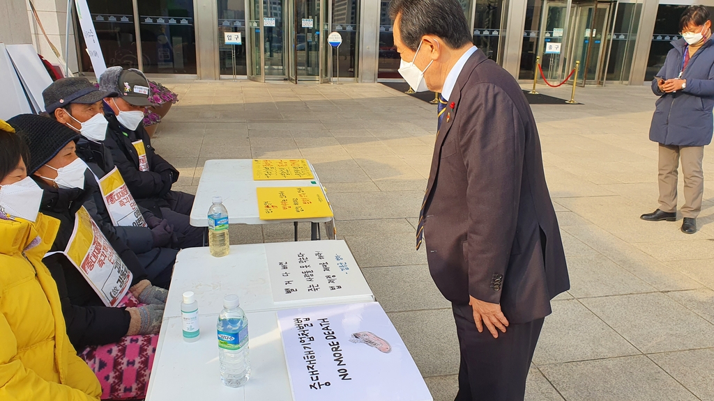 '중대재해법' 단식농성장 방문한 정세균 국무총리