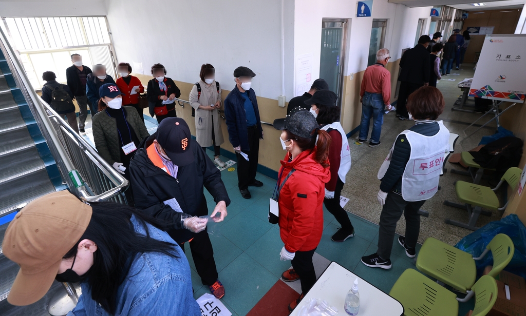 한 학교에 투표소 두 곳. 2021.4.7 서울 광진구