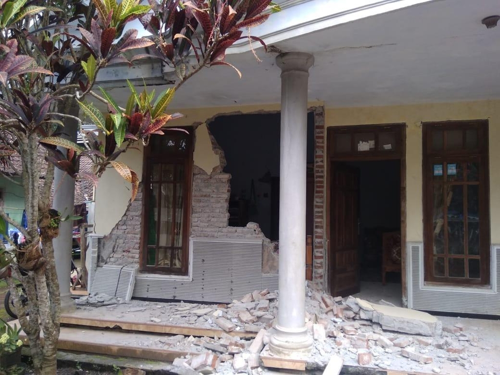 인니 자바섬 남부해역 6.0 강진…1명 사망·건물 다수 파손