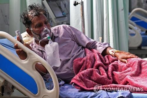 인도 모라다바드의 병원에서 치료 중인 코로나19 환자. [AFP=연합뉴스]