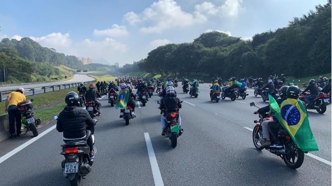 브라질 대통령, 상파울루서 오토바이 행진 강행