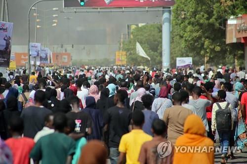 군부 쿠데타에 항의하는 수단 하르툼 주민들