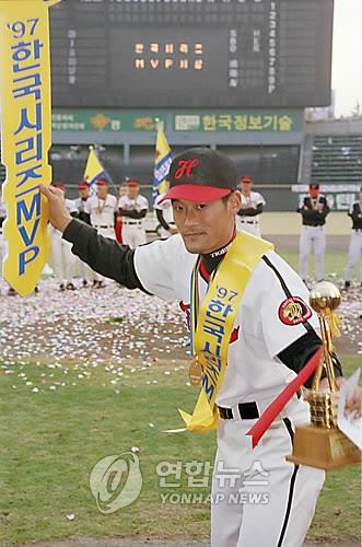 1997년 한국시리즈 최우수선수(MVP)에 뽑힌 이종범 현 LG 트윈스 코치