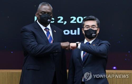 기념 촬영하는 한미 국방장관