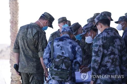 합동 훈련 나선 중ㆍ러 양국 군인들