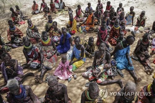 케냐 북부 로모푸스 마을 주민들 / AP 연합뉴스 자료사진
