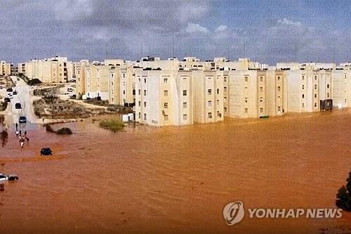 리비아 동부 폭풍우 강타…홍수난 도시