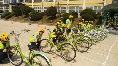 안산시, 초등학교 방문 '자전거 안전교육' 실시 - 1