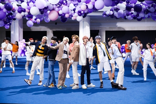 BTS realiza una actuación de 'Permission to Dance' en 'The Tonight Show Starring Jimmy Fallon'