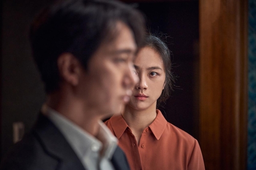 La foto, proporcionada por CJ ENM, muestra una escena de "Decision to Leave". (Prohibida su reventa y archivo)