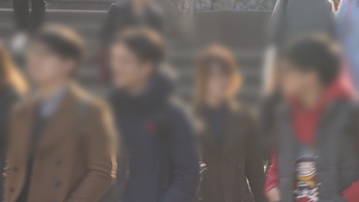 불안한 취업에 대졸예정자 30% "졸업 미루겠다"