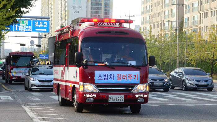 여전히 쉽지 않은 소방차 길 터주기